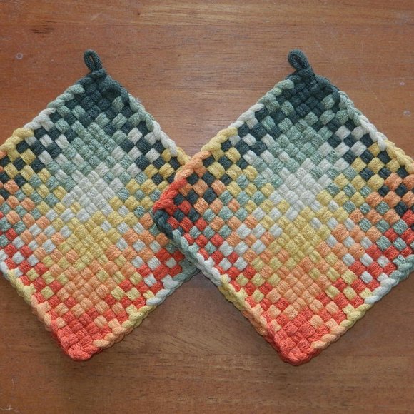 Set of 2 Handmade Artisan Woven Loomed Summer Colors Potholders Hot Pads Trivets - Picture 7 of 8